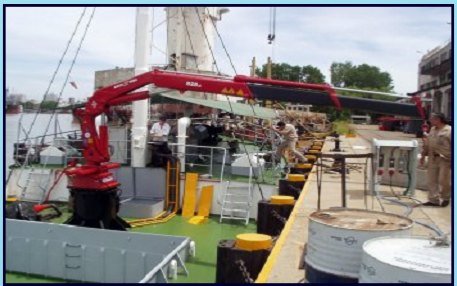 Amco Veba ship crane working on deck with the crew
